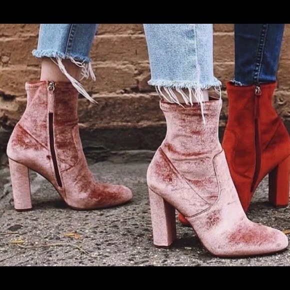 Steve Madden Shoes - Steve Madden blush velvet bootie